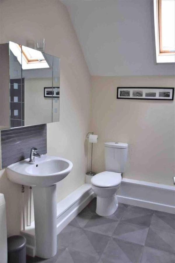 Charming 3-Bed Apartment In Talgarth Powys Brecon Exterior photo